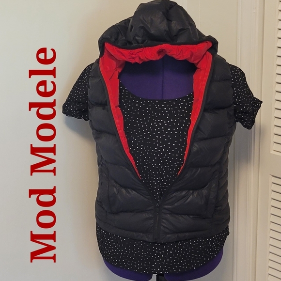 ❣️HP❣️Mad Model cute black hooded puffer vest with red lining sz: M - Picture 1 of 6